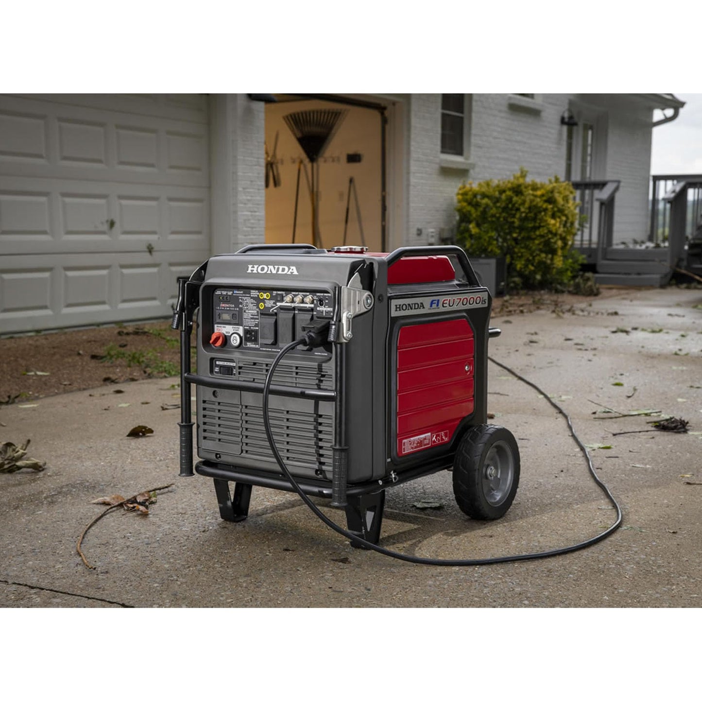 EU7000is 7,000 Watt 120V/240V Portable Gas-Powered Inverter Generator