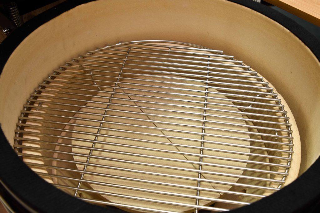 Black Monolith 21" Classic 'Basic' Kamado Ceramic BBQ