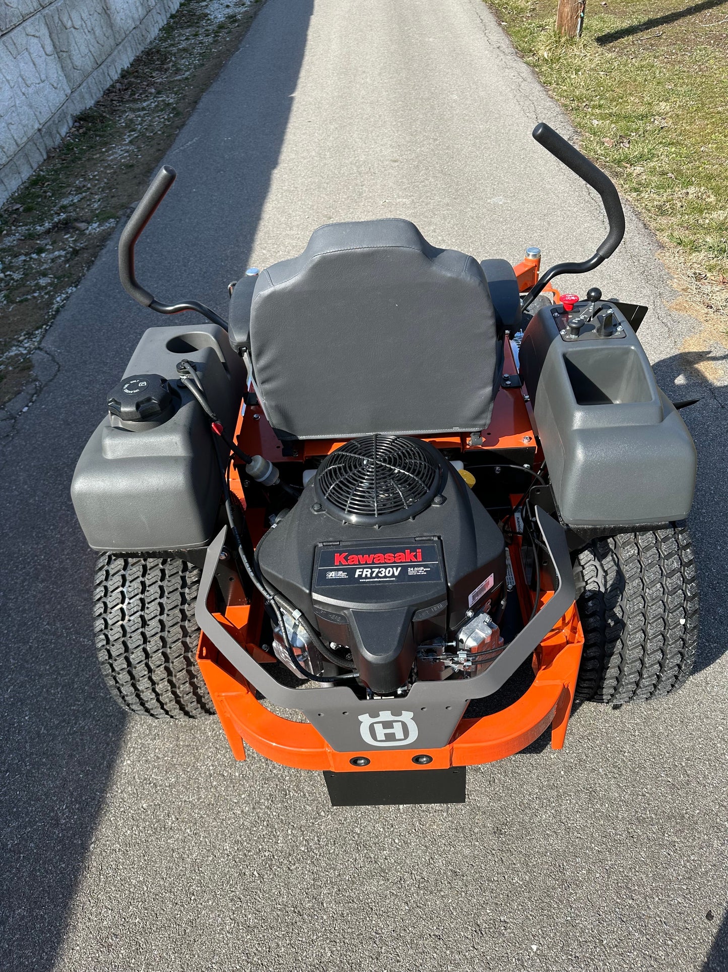 HUSQVARNA MZ 61  Zero-Turn Lawn Mowers