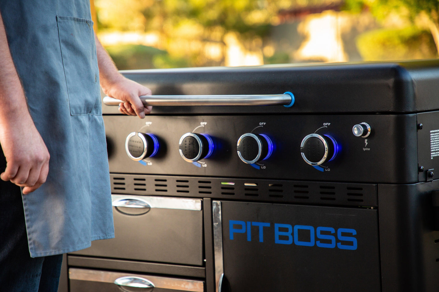 Pit Boss 5 Burner Ultimate Plancha Griddle PB5BGD2 with Cover and Tool Set